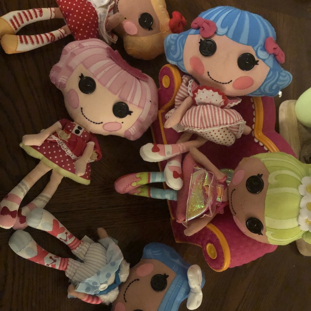 Lalaloopsy dolls and chair